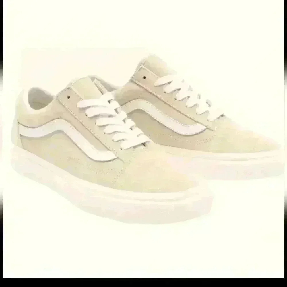 Vans Unisex Old Skool Pig Suede Low Top Casual Skate Sneaker In Oatmeal 7W 5.5 M